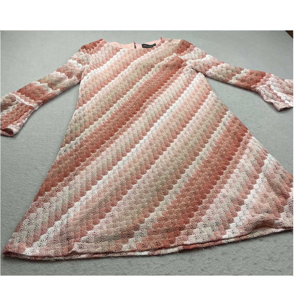 Jessica Howard Lace Shift Dress Pink Chevron Bell Sleeve Size 12 Mod Style